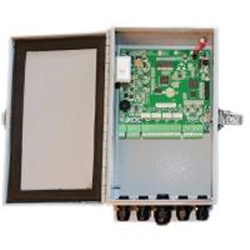 Processore FlexZone-60 in contenitore in alluminio NEMA 4. Fornisce fino a 60 zone indipendenti di rilevazione. Include morsetti di fissaggio.