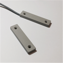Contatto magnetico per superficie di grande portata conforme con la norma europea EN50131-2-6 grado 2 classe ambientale II.