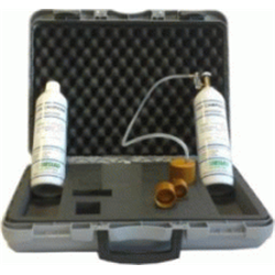Valigetta di test contenente valvola con flussometro ed adattatore per far fluire gas al rivelatore.