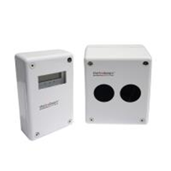 Barriera ad infrarossi a riflessione motorizzata equipaggiata di una unità di controllo con display LCD, portata 7 - 70 m standard, fino a massimo 160m con kit prisma aggiuntivi opzionali. CPR EN54-12
